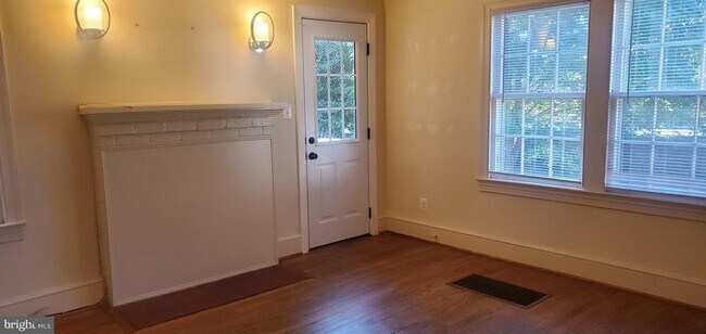 Building Photo - 1670 N Longfellow St