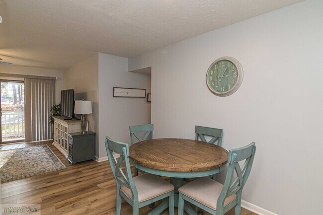 Building Photo - SHORT-TERM LEASE OPTIONS / FULLY FURNISHED APARTMENT/ ALL UTILITIES INCLUDED! WONDERFUL WAYNE MEM...