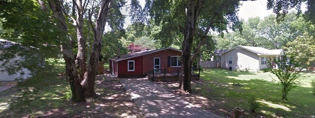 Primary Photo - 1950's 2 bedroom home for rent in St. B Area!