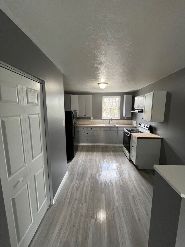 Building Photo - 208 McKinley St