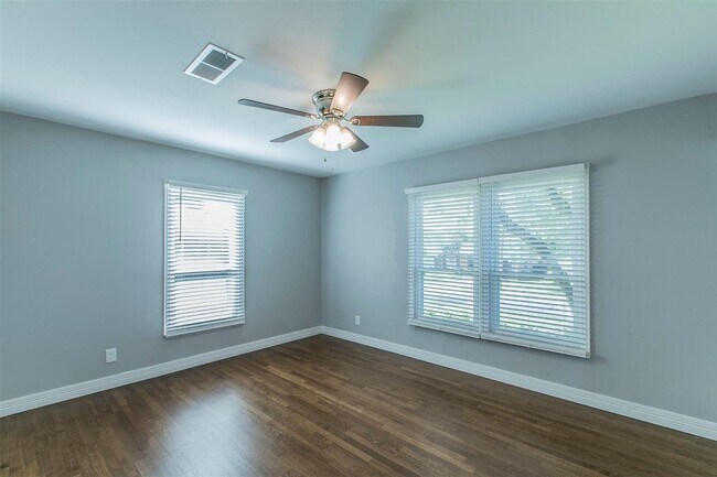 Building Photo - Updated home in Ridglea Hills reduced!