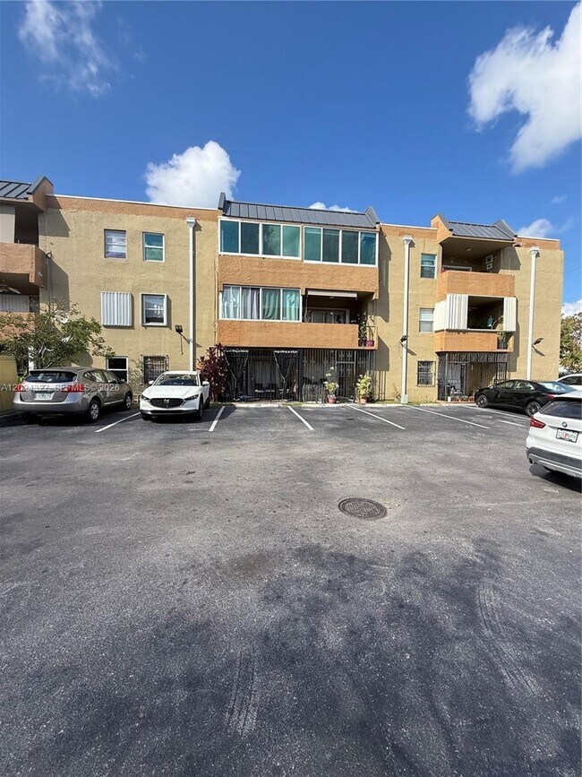 Building Photo - 6070 W 18th Ave