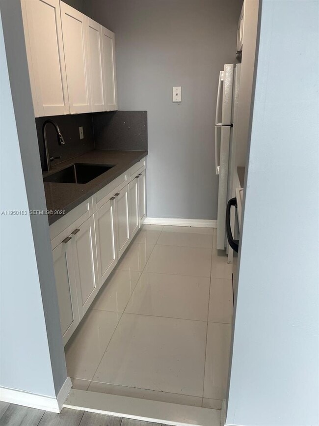 Building Photo - 2350 NE 135th St