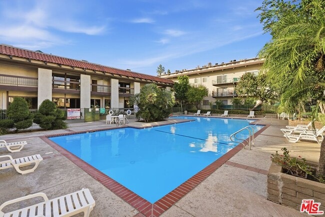 Building Photo - 5460 White Oak Ave