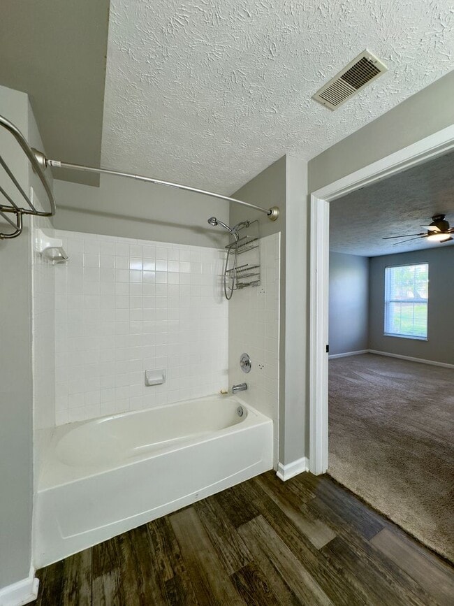 Building Photo - Charming 2 Bedroom/1 Bathroom Apartment in Nottingham, MD!