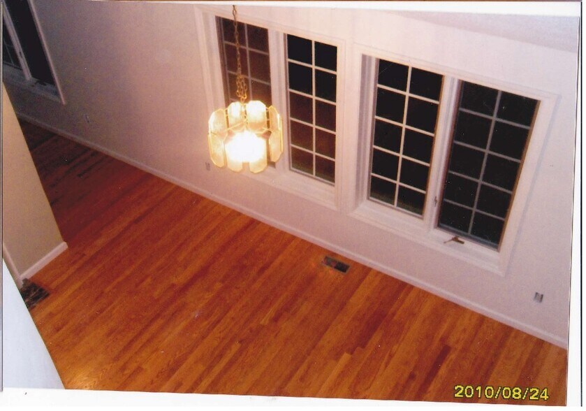 LOFT VIEW - 100 Winterbourne Ln