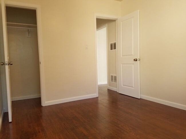 Building Photo - 706 1/2 North McCadden Place