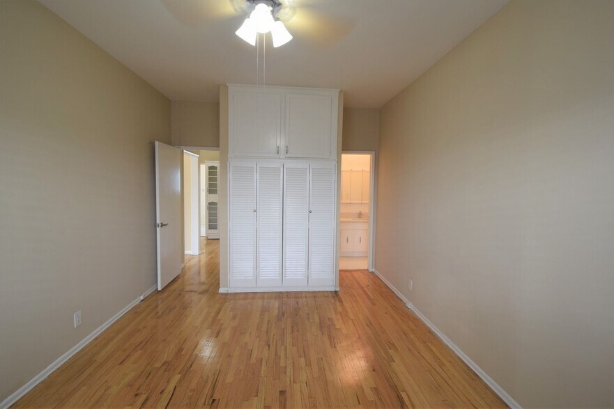 Building Photo - 12427 Riverside Dr