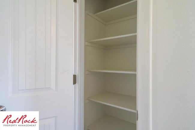 Building Photo - Inviting 3-Bedroom Home with Garage and Private Backyard