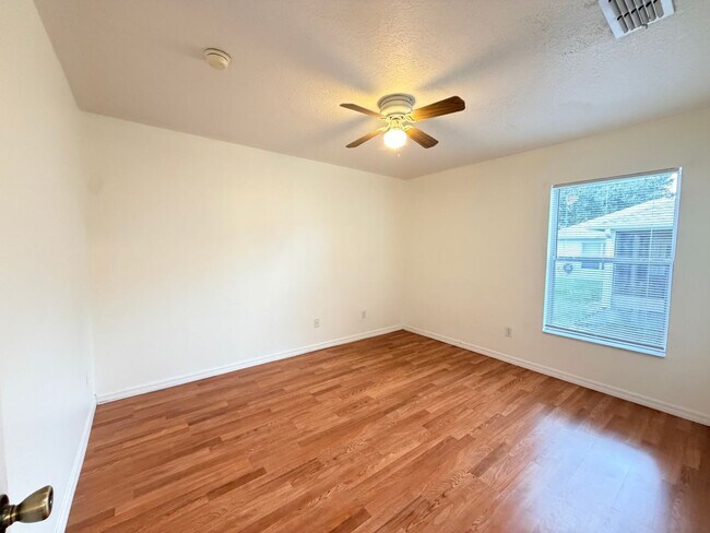 Building Photo - 10438 Vista Pines Loop