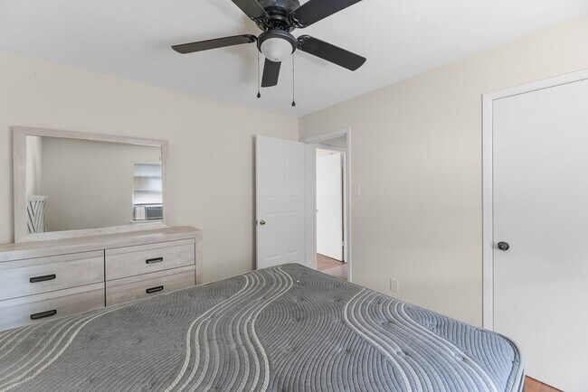 Building Photo - 2806 Delano St