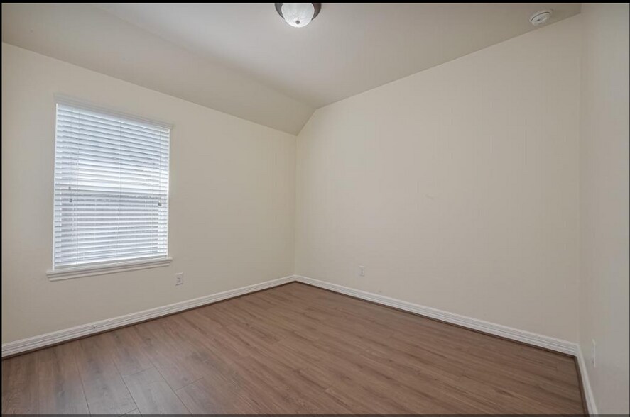 Building Photo - 2011 Fern River Ct