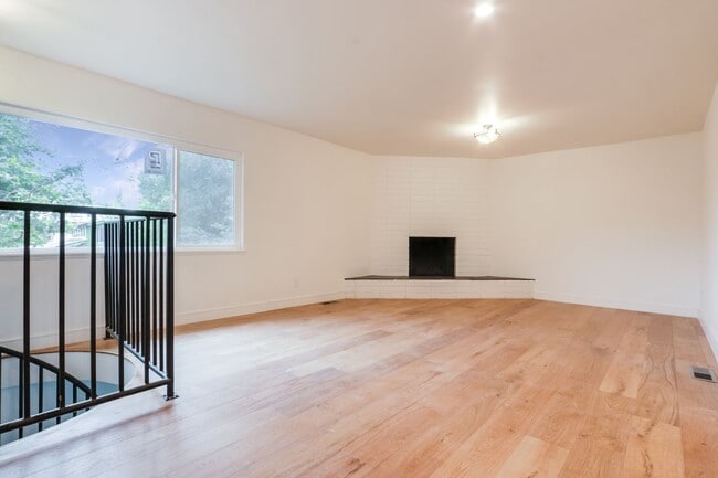 Building Photo - 2042 N Alvarado St