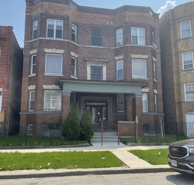 Primary Photo - 3341 W Adams St