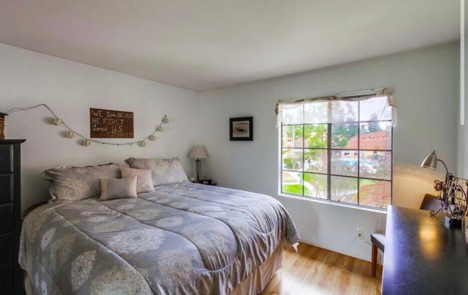 Building Photo - 12071 Alta Carmel Ct