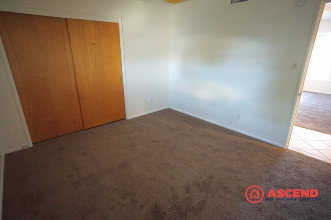 Building Photo - Stunning Home in Northeast Bakersfield!