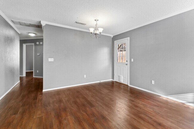 Building Photo - S Erika Ave Duplex