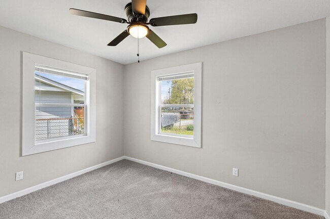 Building Photo - 1831 Catalina Dr