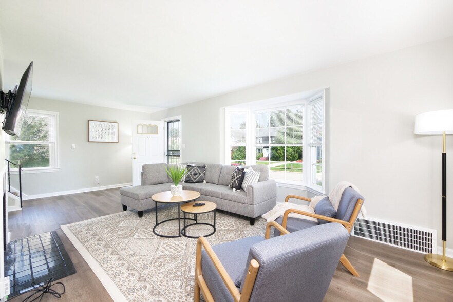 Building Photo - 3582 Silsby Rd