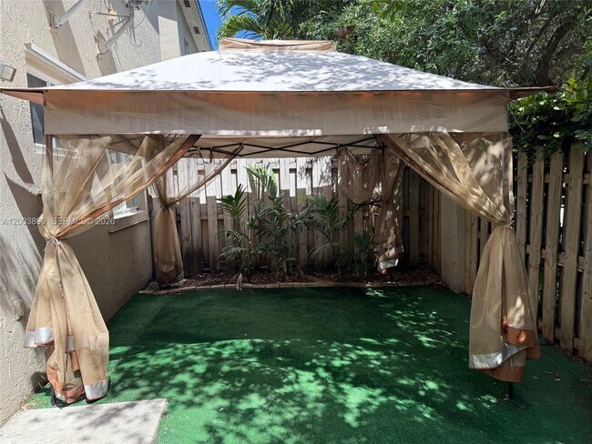 Building Photo - 8000 W 28th Ct