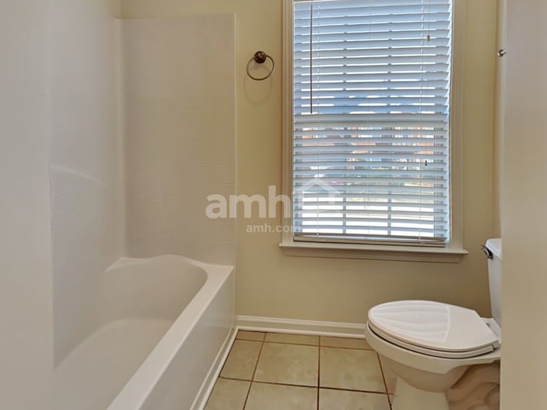 Building Photo - 687 Ivy Chase Loop