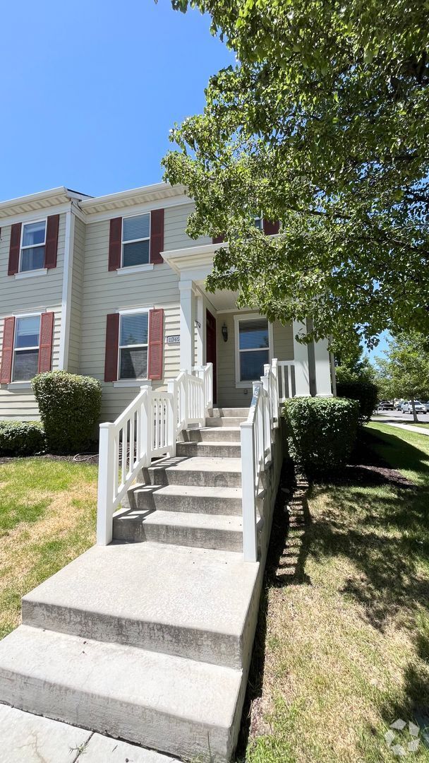Building Photo - Coming Soon! 3 Bed/2.5 Bath in South Jordan