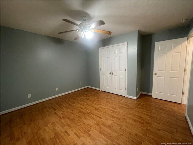 Building Photo - 596 E Lake Ridge Rd