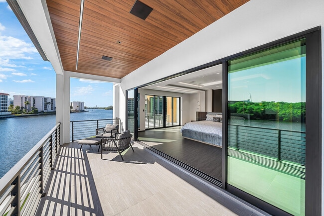 Building Photo - 2934 NE 8th Ave