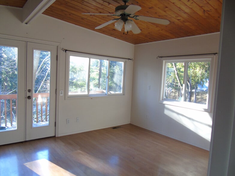Living/Dining room - 1708 Sapphire Trl