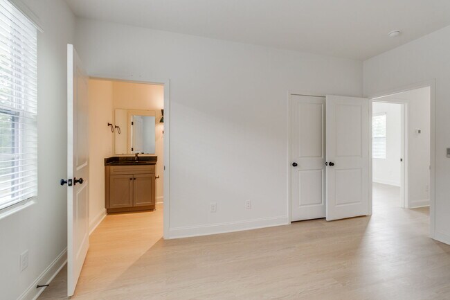 Building Photo - 1410 Barnwell St