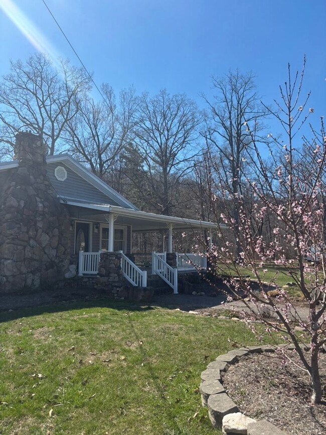 Building Photo - Rare Oasis: 2BR Home with Large Loft Area on 1.5 Acres Bordering National Forest and Fronting Dry...