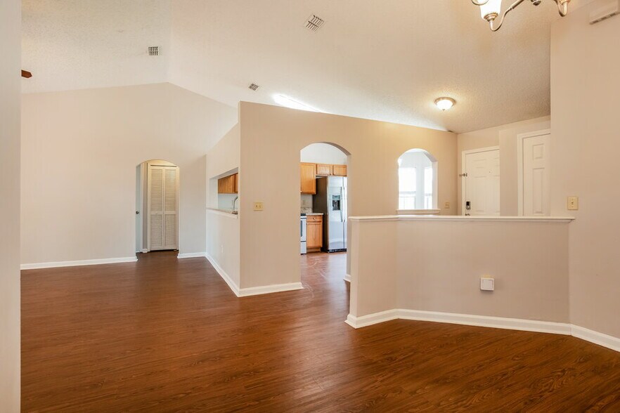 Building Photo - 3268 Avalon Dr