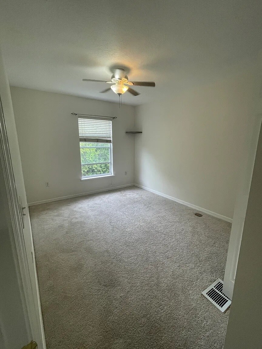 Building Photo - 4083 Dover Terrace Dr