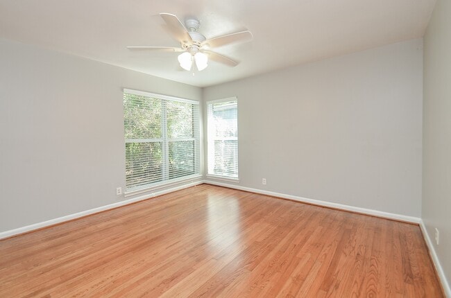 Building Photo - 9817 Cedardale Dr