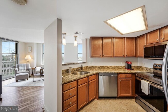 Building Photo - 11800 Sunset Hills Rd