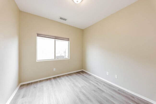 Building Photo - 5128 W Grenadine Rd