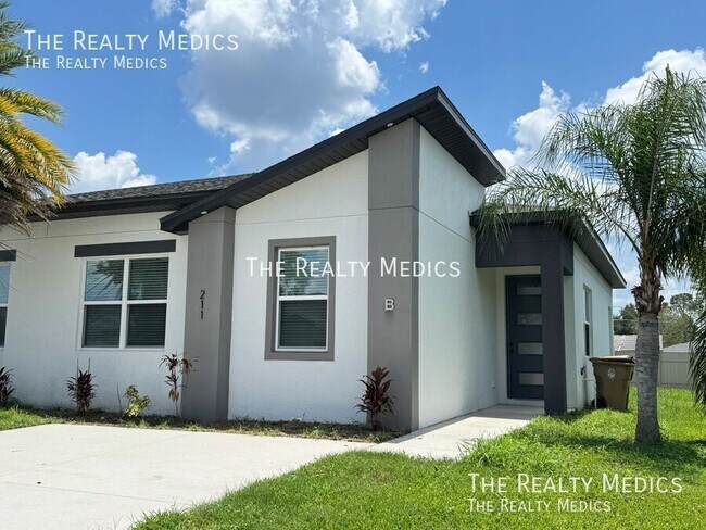 Building Photo - 211 Bedford Dr