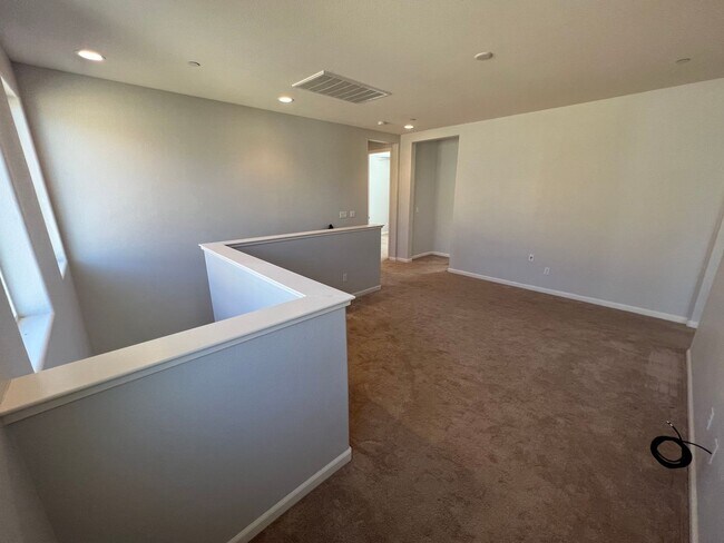 Building Photo - 3 Bedroom | 2.5 Bathroom | Sun Dance Lake ...