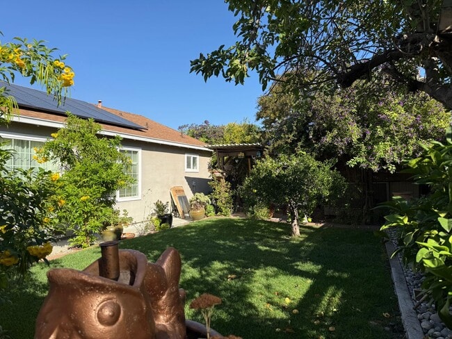 Building Photo - 726 Shawnee Ln