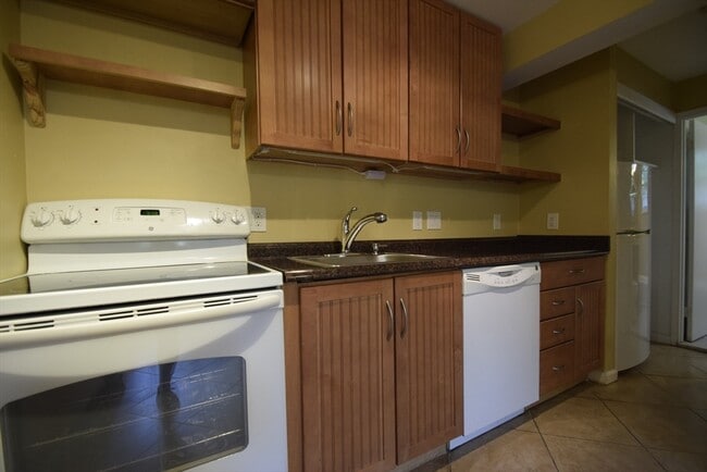 Building Photo - 1 Colonial Village Dr