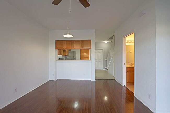 Building Photo - Cypress Landing 10033