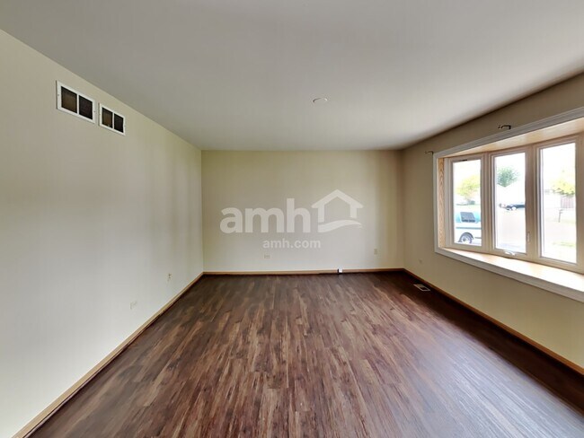 Building Photo - 2110 Three Forks Dr