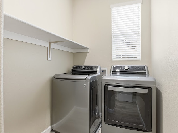 Building Photo - Spacious 3-bedroom home offering 1,785 sq ft of comfortable living space.