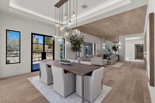 Building Photo - 2401 Driftwood Dr