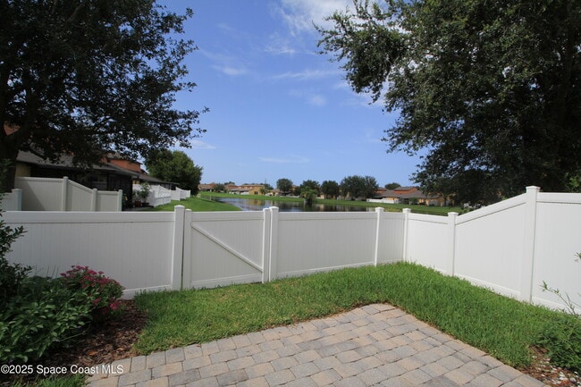 Building Photo - 1075 Luminary Cir