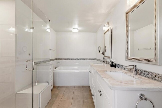 Building Photo - 8372 E San Salvador Dr