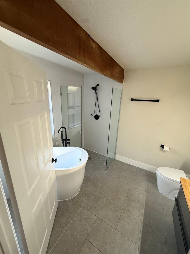 Building Photo - 108 Presidio Dr