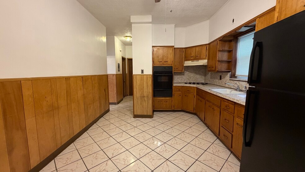 KITCHEN - 33 Jefferson Ave