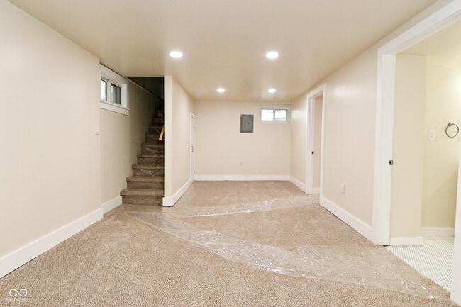 Building Photo - 3928 N Kenwood Ave