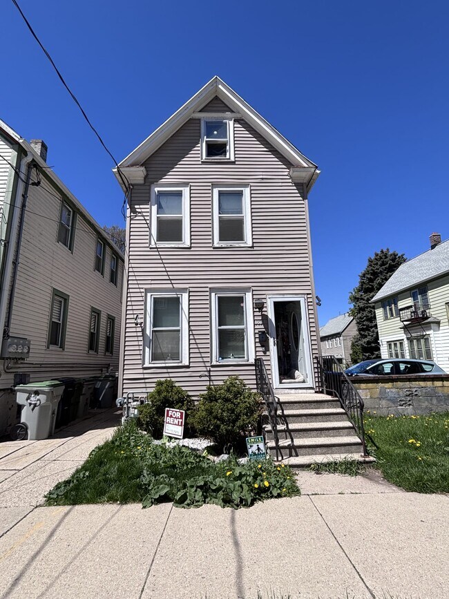 Building Photo - 1831 N Warren Ave